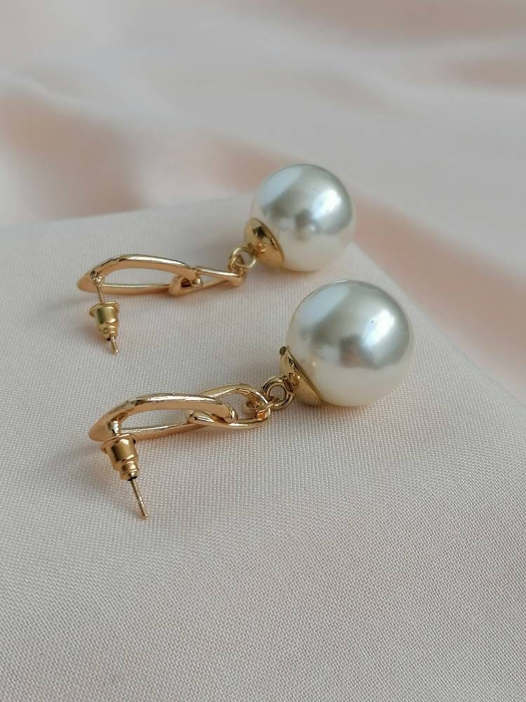 Gold Faux Pearl Dangle Chain Earrings