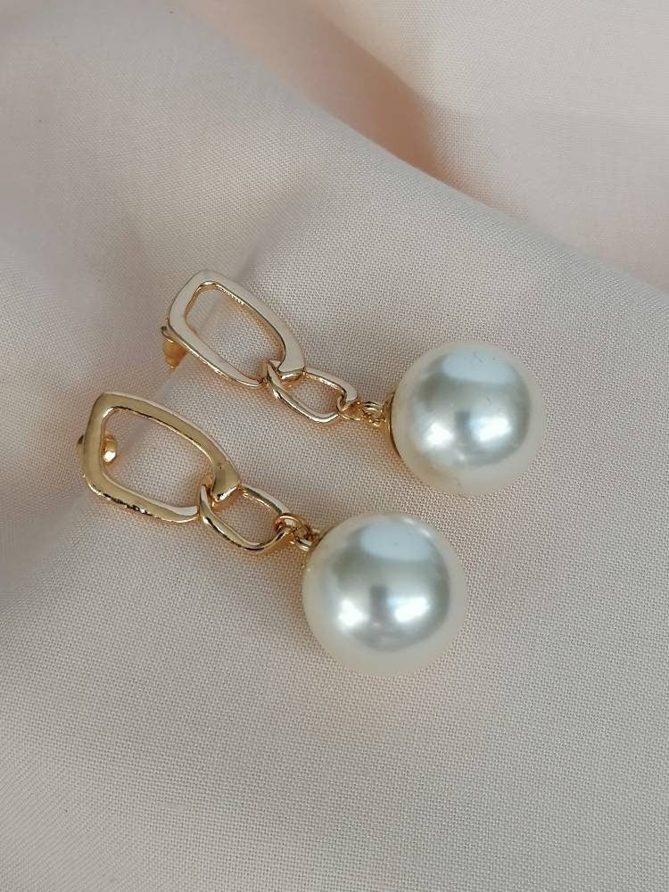 Gold Faux Pearl Dangle Chain Earrings