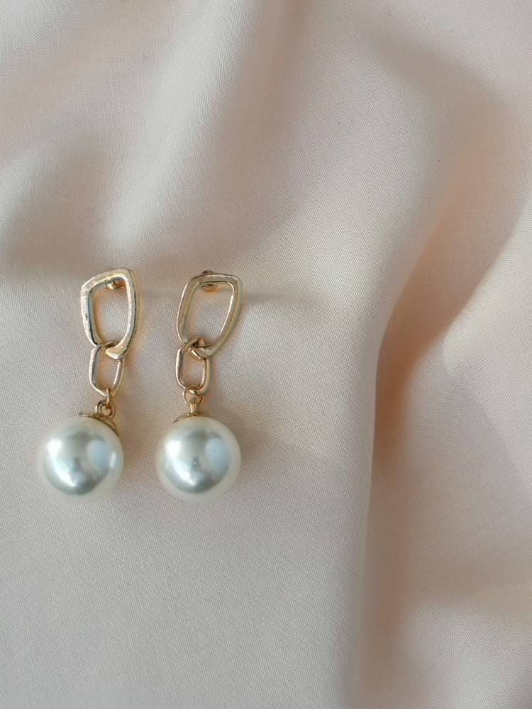 Gold Faux Pearl Dangle Chain Earrings